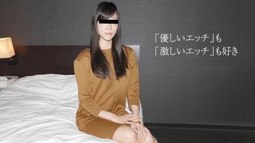 户外激情中出：白皙美腿大屁股美女无套口交高潮