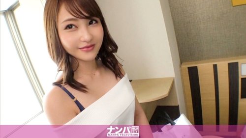 池袋最美素人S级美女被捡走，酒店软核采访，胸部苗条面部特写