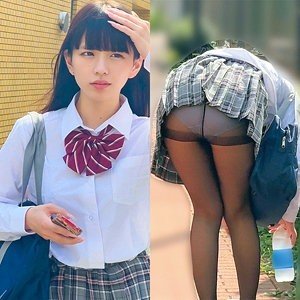 검은 스타킹 미니스커트 소녀: 학교 수영복 질내 사정 엿보기