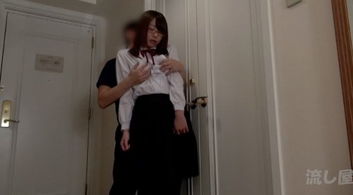 FC2 初美咲 無修正 生中出し ロリ 制服 精飲