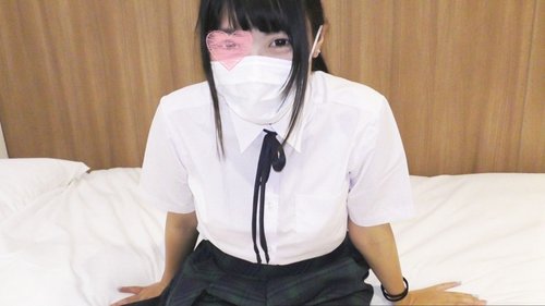 Belle fille en uniforme avec queue de cheval, sexe brut non censuré, éjaculation vaginale