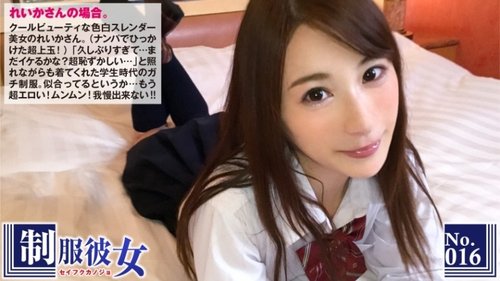 ชุดยูนิฟอร์ม: สาวสวยหุ่นดีผิวขาวในชุดนักเรียนสุดเย้ายวน